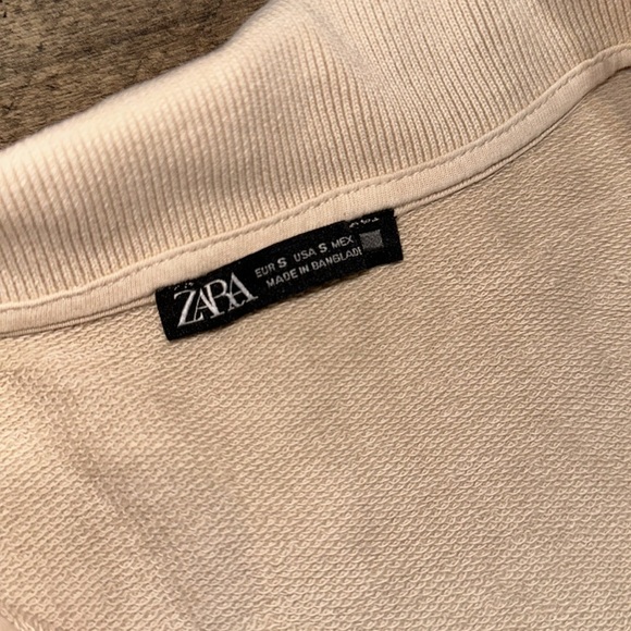 Zara Cream Colored Cropped Sweatshirt With Collar and button up front - Picture 2 of 3